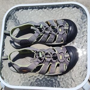 Keen Newport H2 Women's Sage and Gray Adventure Sandals 8 And 1/2